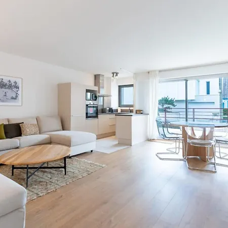 Magnificent Town-centre With Two Terraces 5 People شقة *