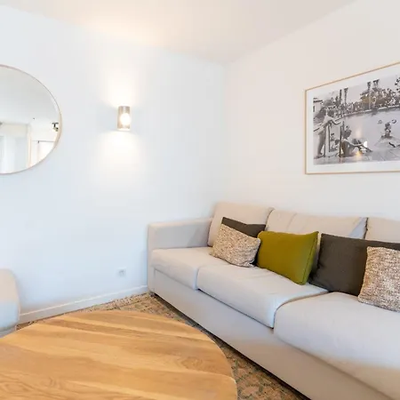 Magnificent Town-centre With Two Terraces 5 People Apartament